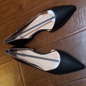Journee Collection Sz 10 Cortini Black Pointed Toe Flat Open side NWT